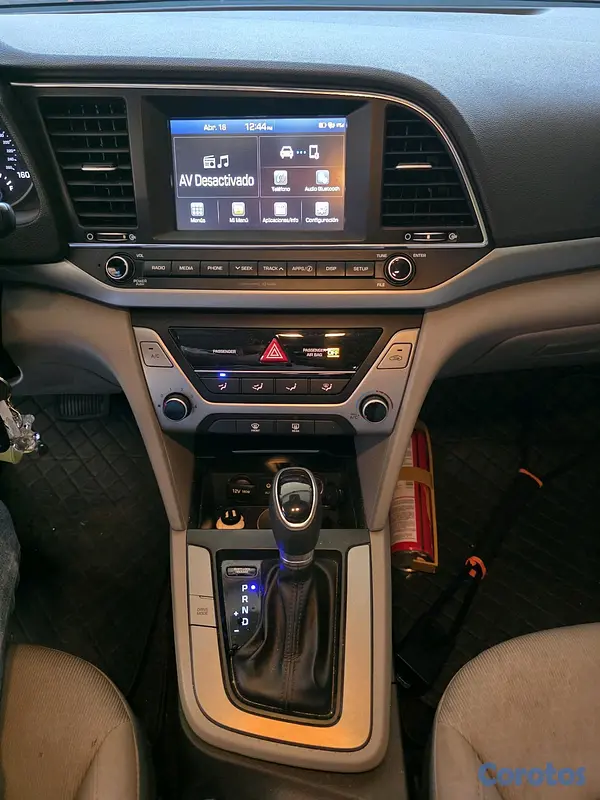 carros - hiunday elantra sle 2018 4