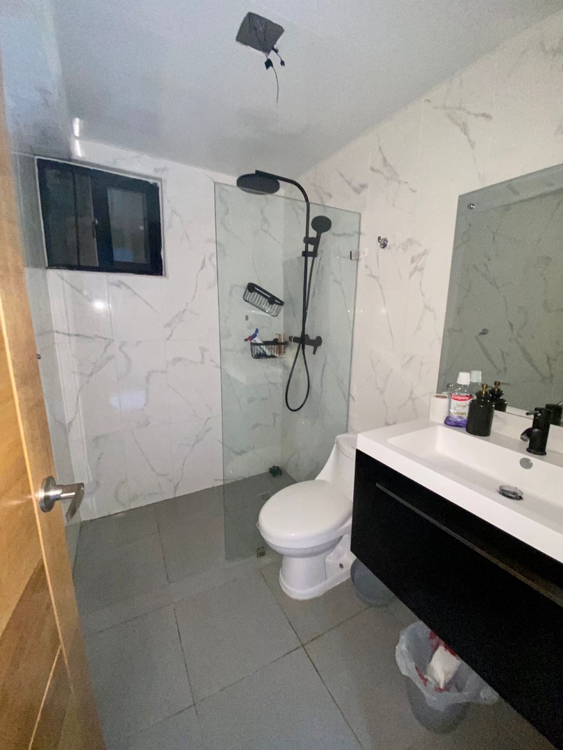 apartamentos - Apartamento en Marbella Las Americas a solo dos esquinas de la avenida Marginal. 1
