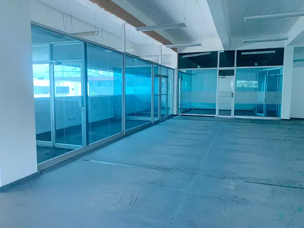 oficinas y locales comerciales - Local céntrico en Piantini 5
