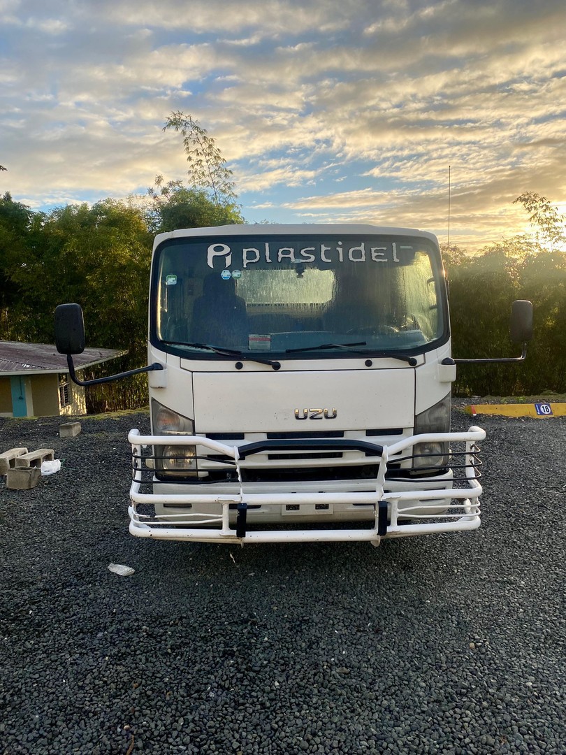 camiones y vehiculos pesados - Isuzu NKR 2016
