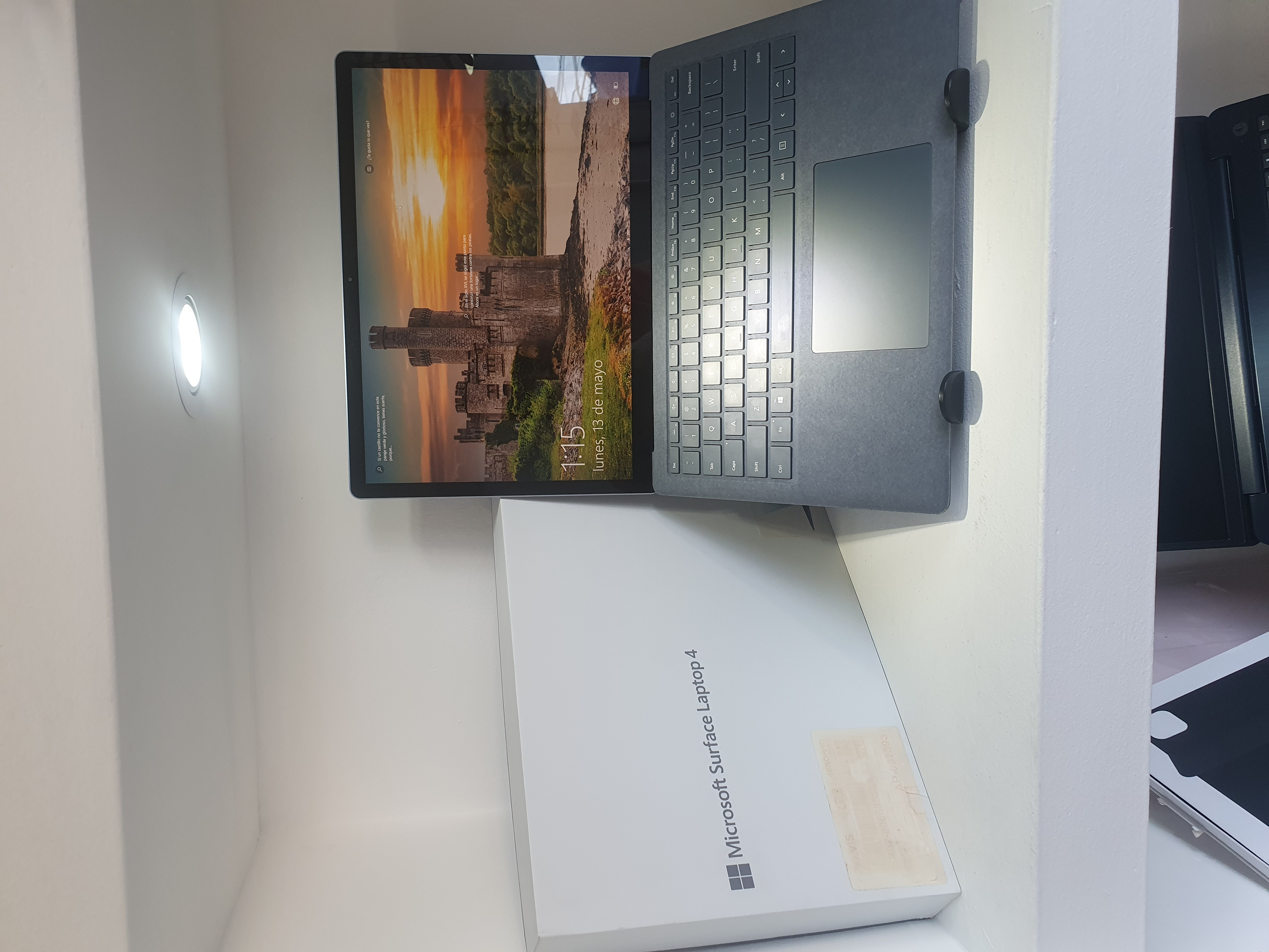computadoras y laptops - Laptop Microsoft Surface 4 13.5" QHD, Core i5 11th, 512GB SSD, 8GB RAM, Nueva 1