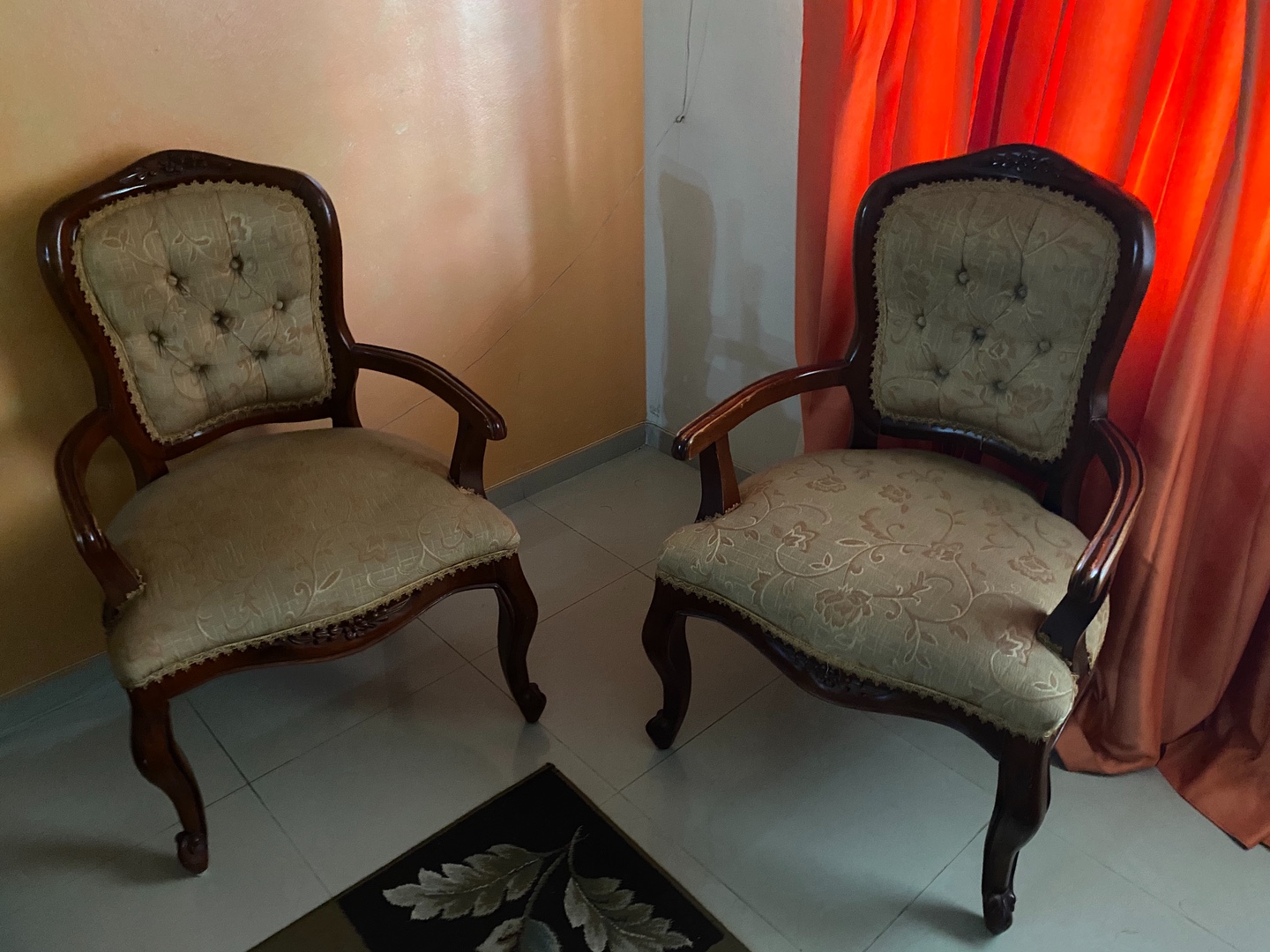 muebles y colchones - Butacas en Caoba