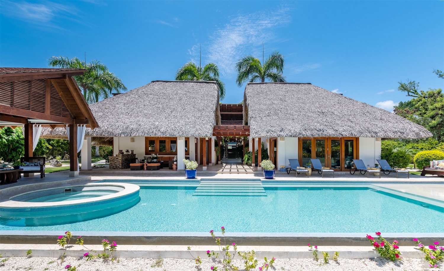 casas vacacionales y villas - Majestuosa Villa en Venta en Cap Cana, cerca de Punta Espada  8