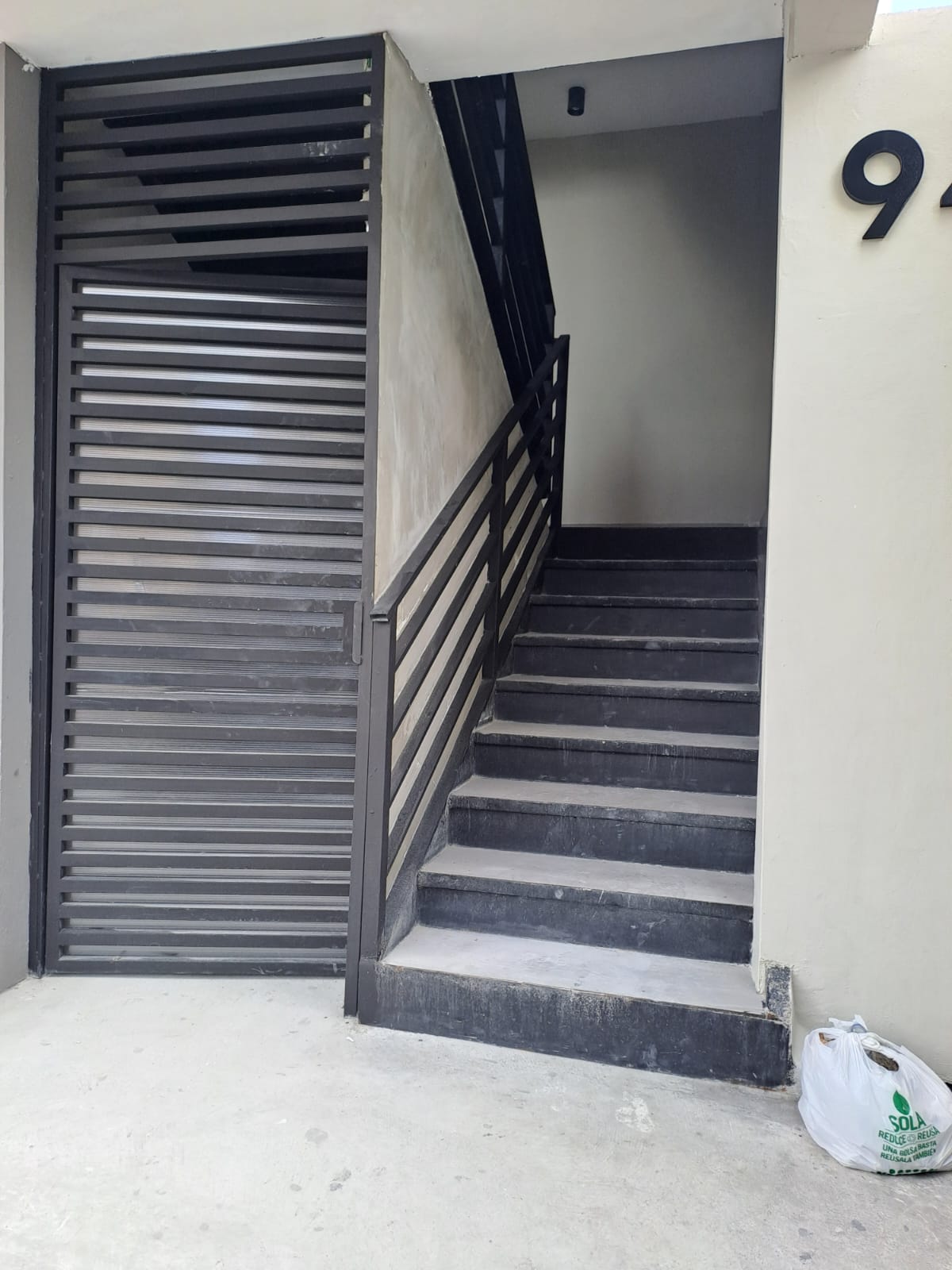 oficinas y locales comerciales - Alquilo local 2do piso 50 mts arroyo hondo  8