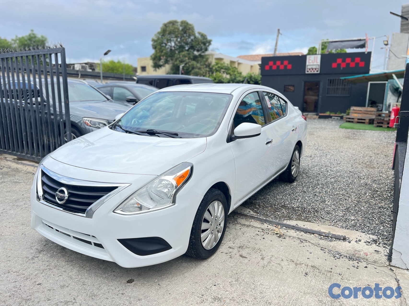 carros - Nissan Versa SV 2019 1