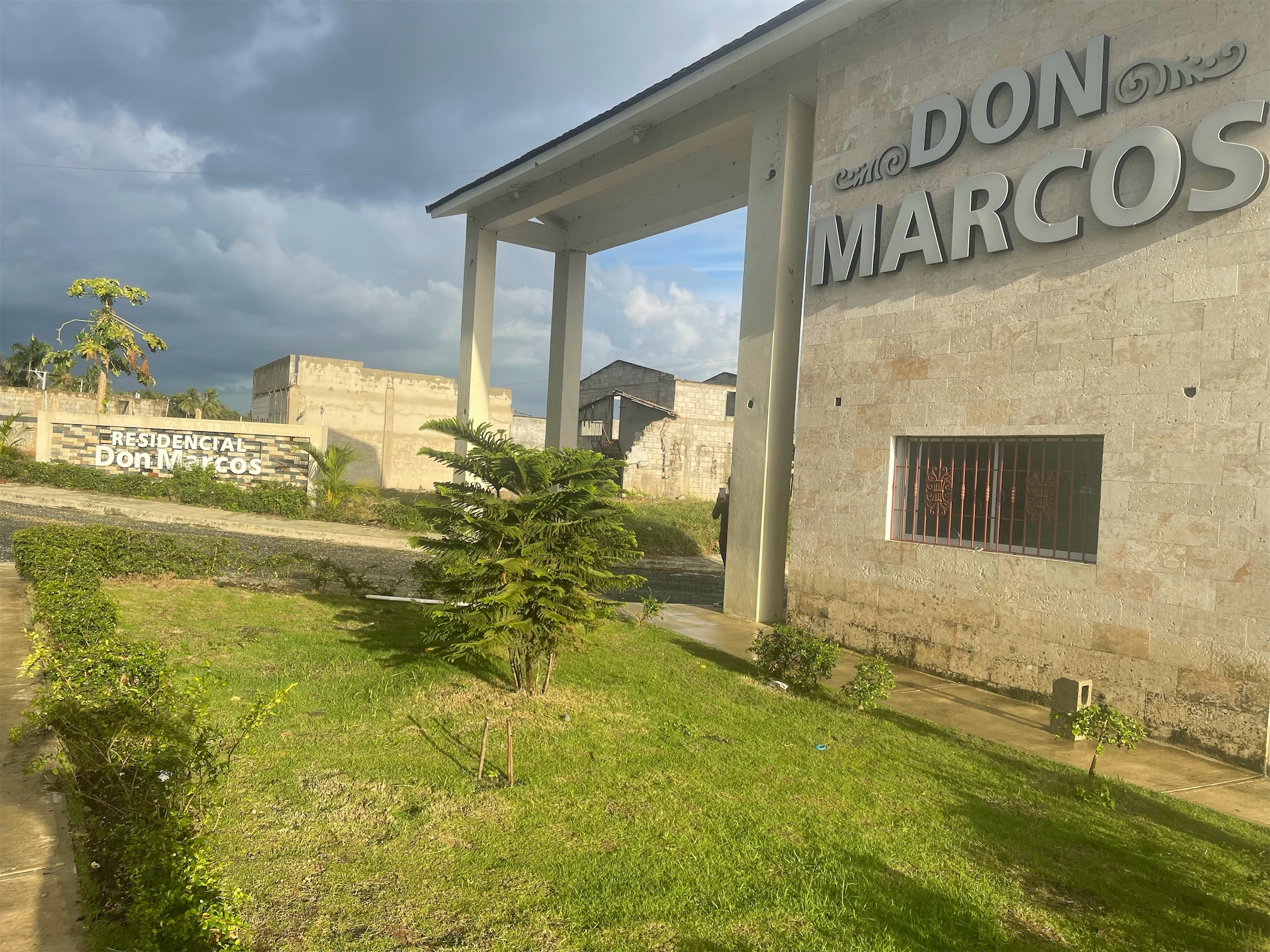 solares y terrenos - Vendo terreno en  Residencial Don Marcos Santo Domingo  3