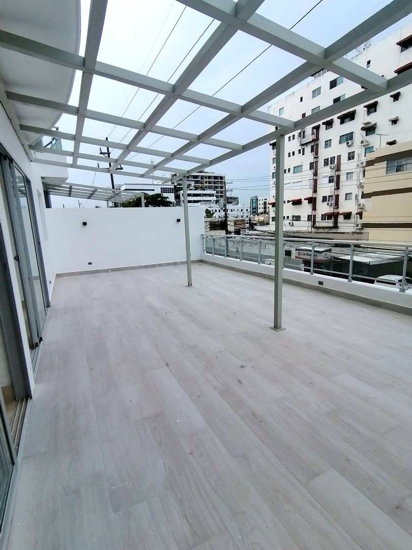 apartamentos - Se vende apartamento con terraza nuevo en Evaristo Morales 9