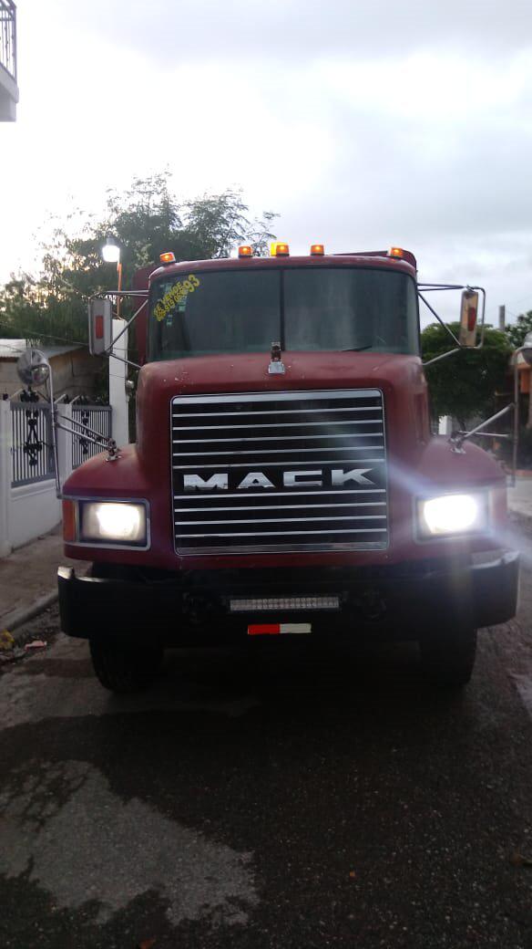 Mack CH 613 rojo