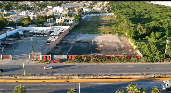 solares y terrenos - Terreno Estratégico en Venta en Avenida Las Américas | Ideal para Gran Proyecto  4