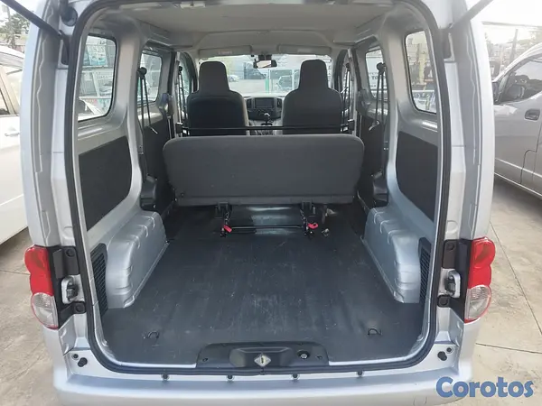 jeepetas y camionetas - 2021 Nissan NV200 3