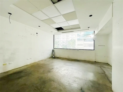oficinas y locales comerciales - Local céntrico en Piantini  3