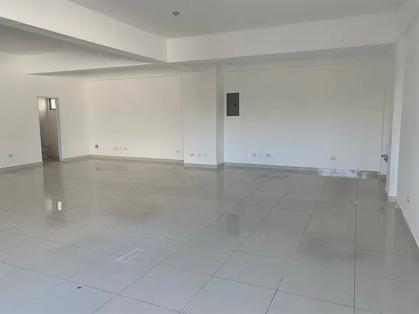 oficinas y locales comerciales - Local exclusivo en zona céntrica y comercial 2