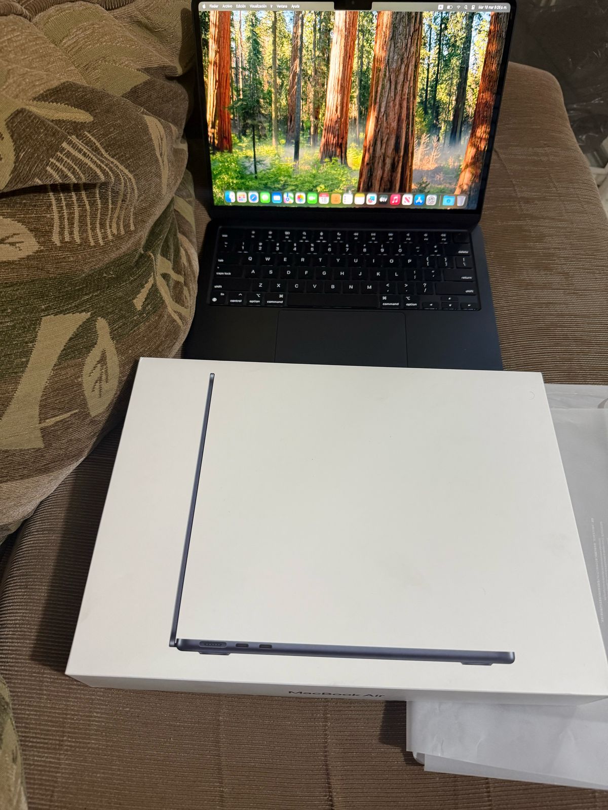 computadoras y laptops - MacBook Air M2 2022 13.6” de oportunidad