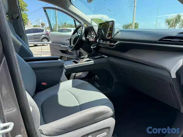 jeepetas y camionetas - Toyota Sienna XLE 2021 2