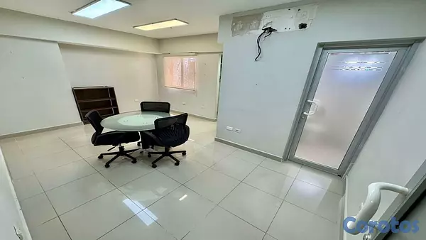 oficinas y locales comerciales - Oficina Comercial en Alquiler Semi-Amueblada Ensanche Julieta 5