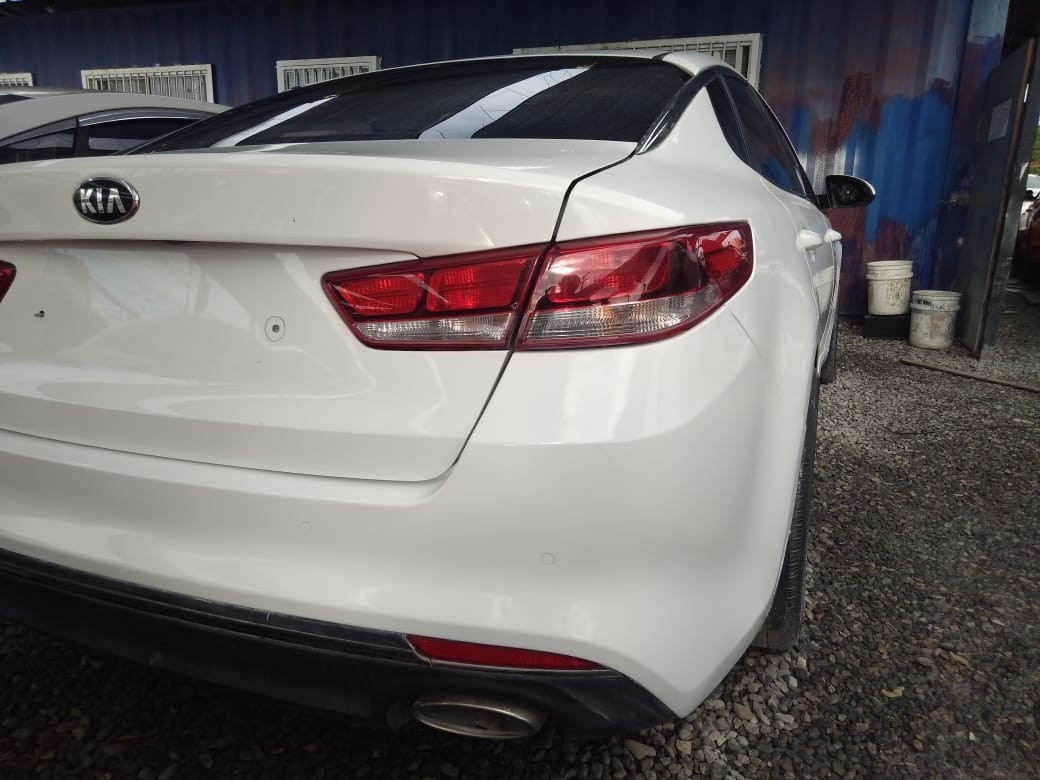 carros - KIA K5 2017 BLANCODESDE: RD$ 685,100.00 6