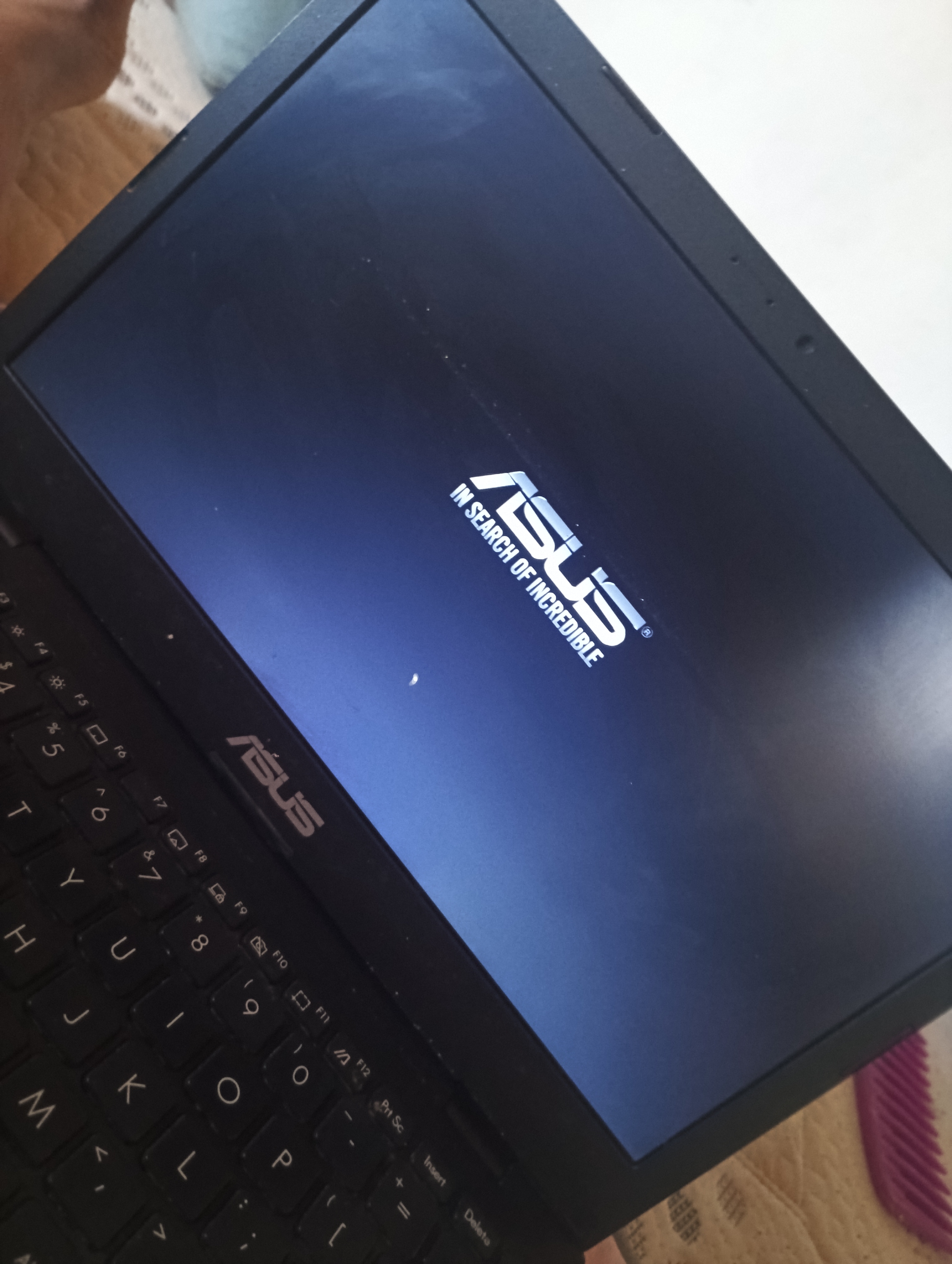 computadoras y laptops - Vendo pc Asus, como nueva 6