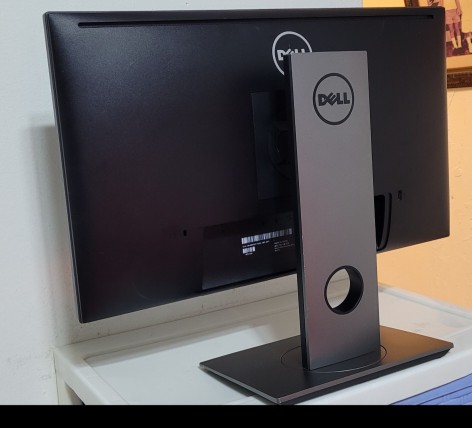 computadoras y laptops - Monitor Dell ips 24 Pulg sin Bordes hdmi pantalla Giratoria 2