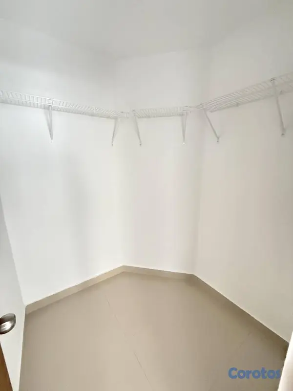 apartamentos - ALQUILO VACIO APART. DE 1 HAB. PISO ALTO PRÓX. A P 9