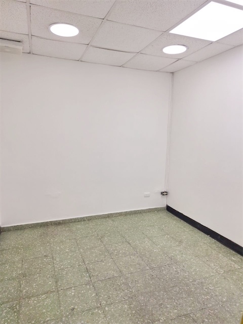 oficinas y locales comerciales - Local en primer nivel piantini  4