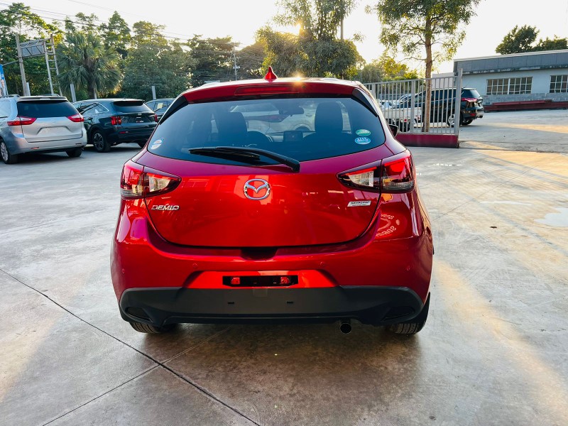 carros - Mazda Demio Sport 2018
 4