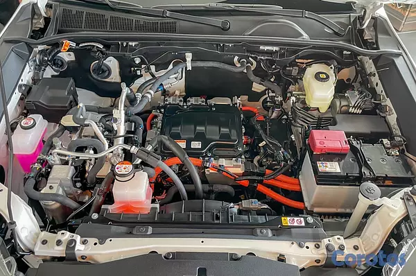 jeepetas y camionetas - Toyota Hilux LIMITED BEV 2026 10