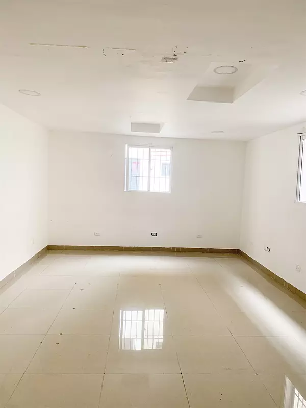 oficinas y locales comerciales - Local amplio en zona céntrica y comercial 5