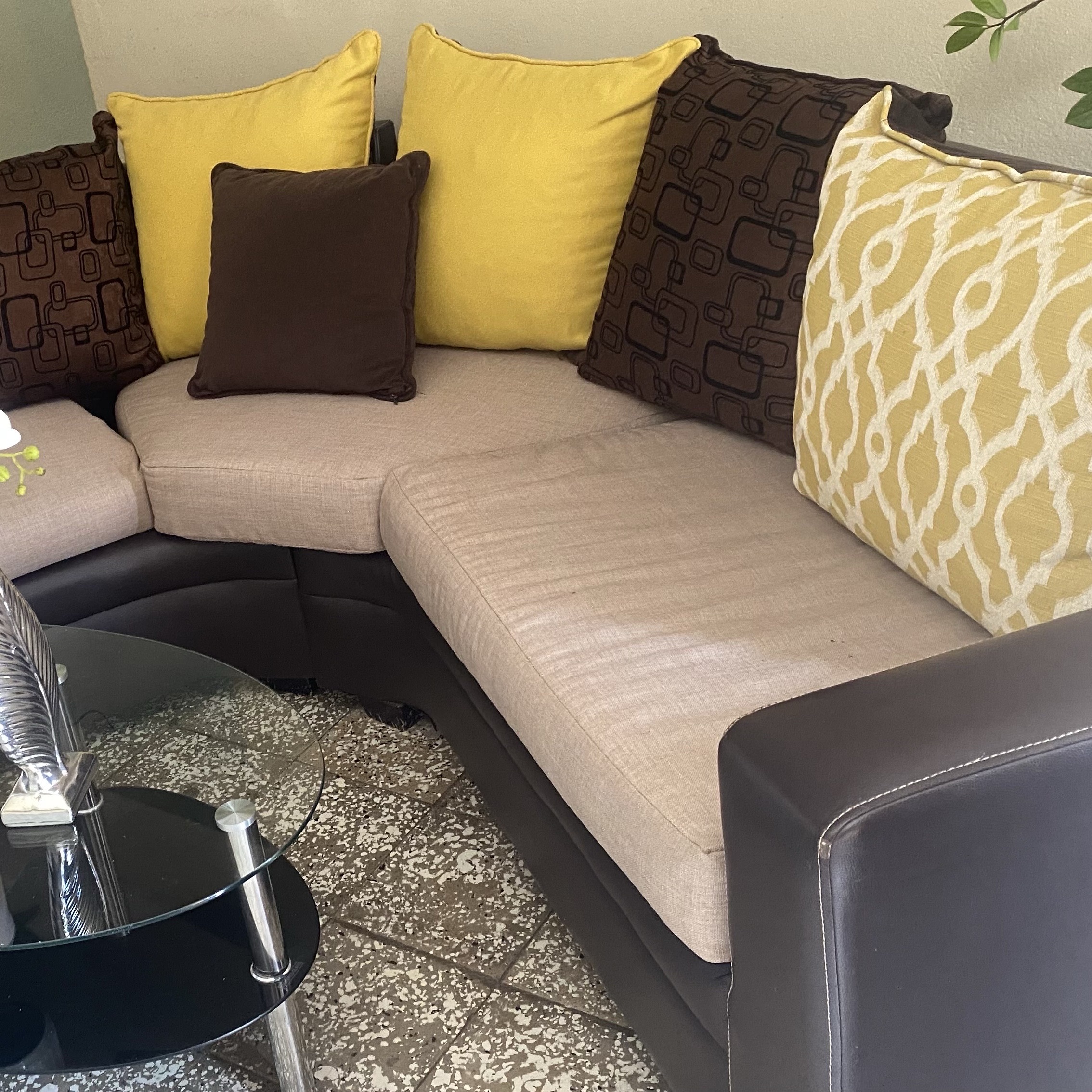 muebles y colchones - Vendo mueble sofá con mesa  0