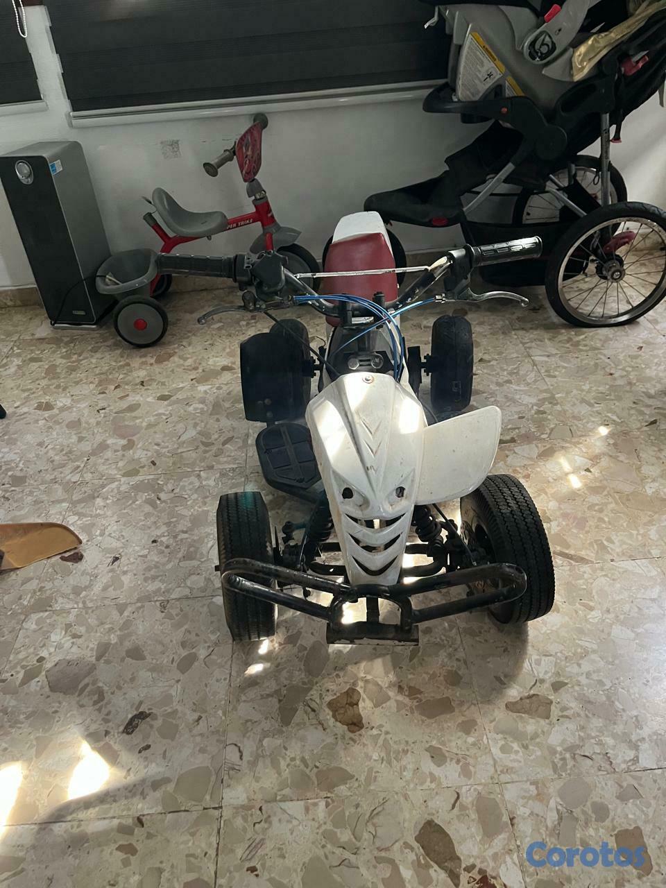 otros vehiculos - fourwheel  a gasolina 2