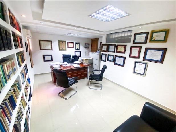 oficinas y locales comerciales - Local en Naco primer nivel  8