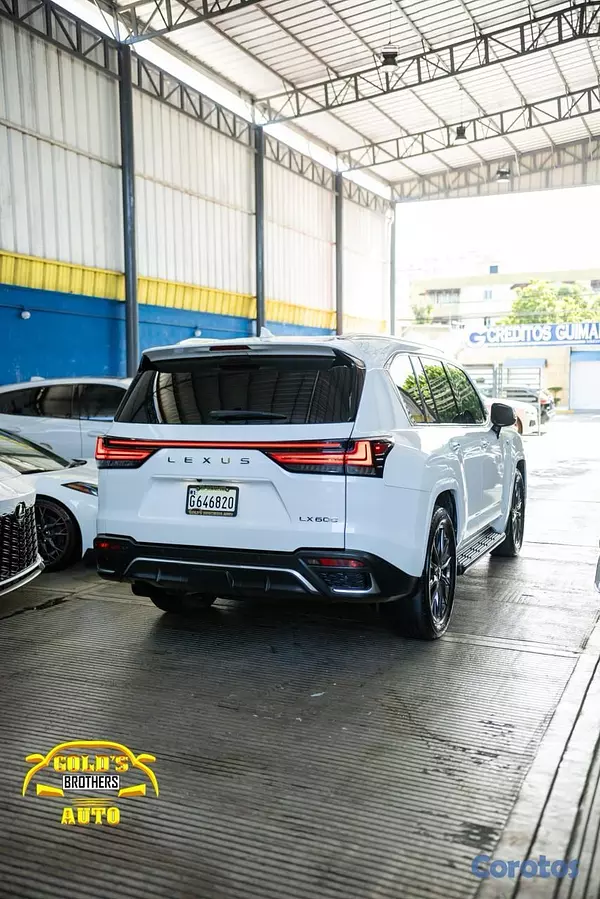 jeepetas y camionetas - Lexus LX600 F-Sport 2022 Clean Carfax 6