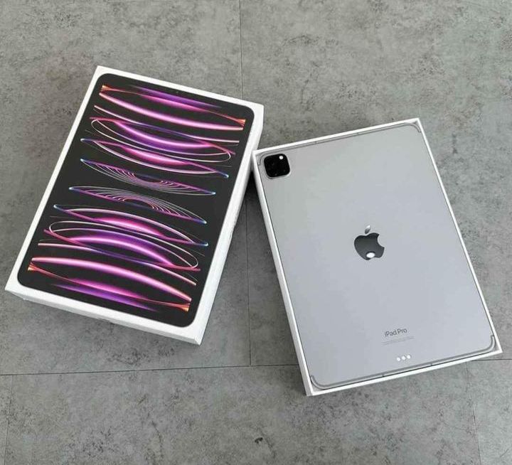 computadoras y laptops - Apple iPad Pro 2022 pant 12,9", Chip M2, 6th Gen, 1TB SSD, Cámara 12 Mp, Nueva 2