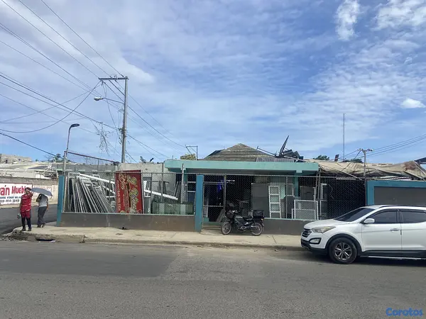solares y terrenos - Solar comercial  2,500 metros  zona estratégica para nave y comp.calle principal 9