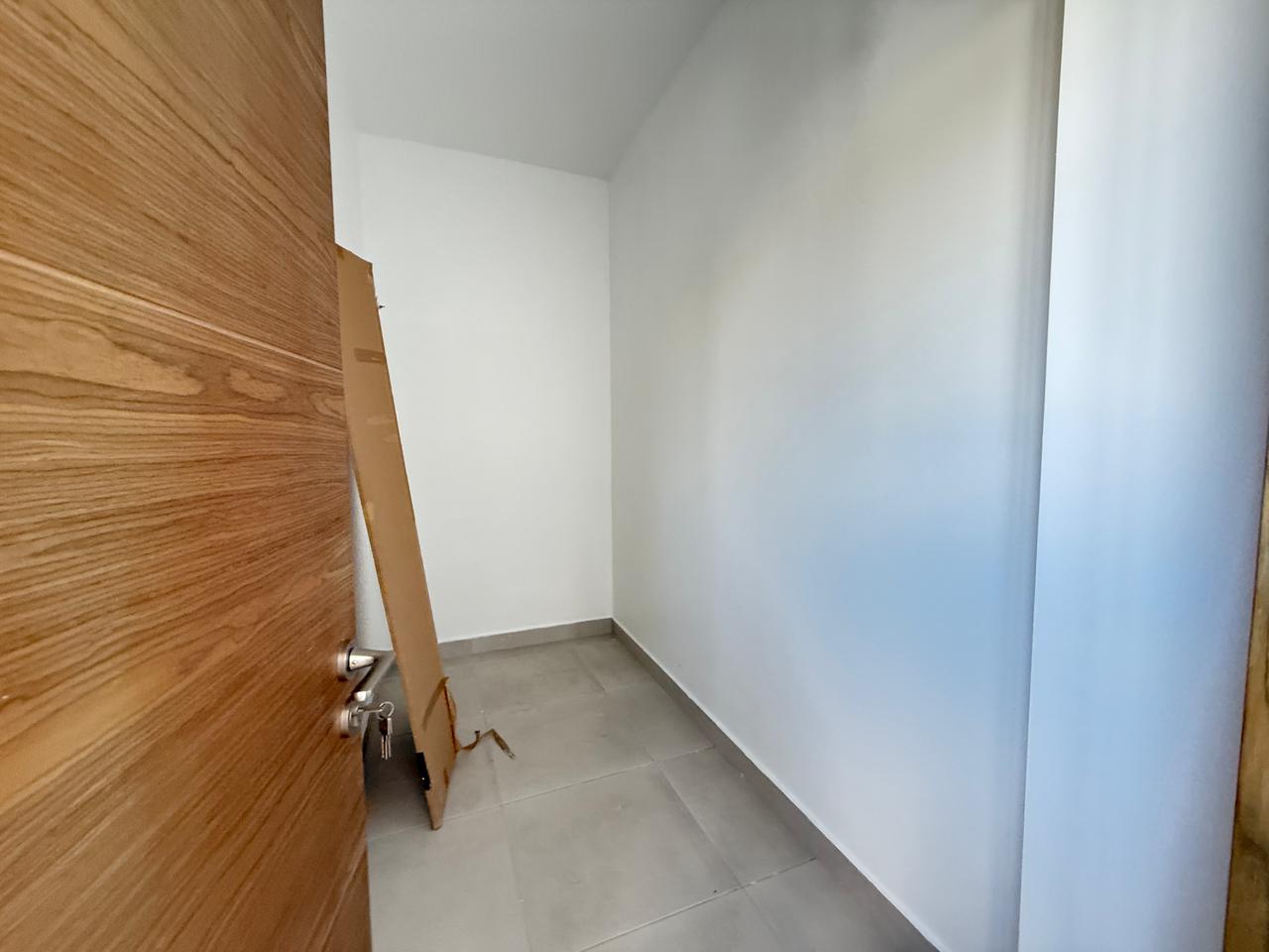 apartamentos - Millón dos hab dos parqueos 2.5 baños servicio  4