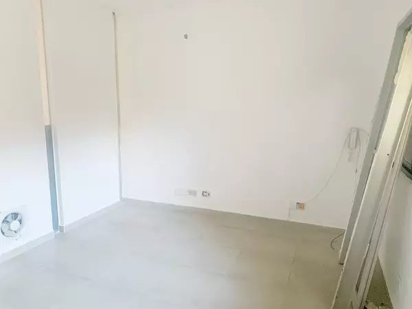 oficinas y locales comerciales - Local céntrico en los Prados  4