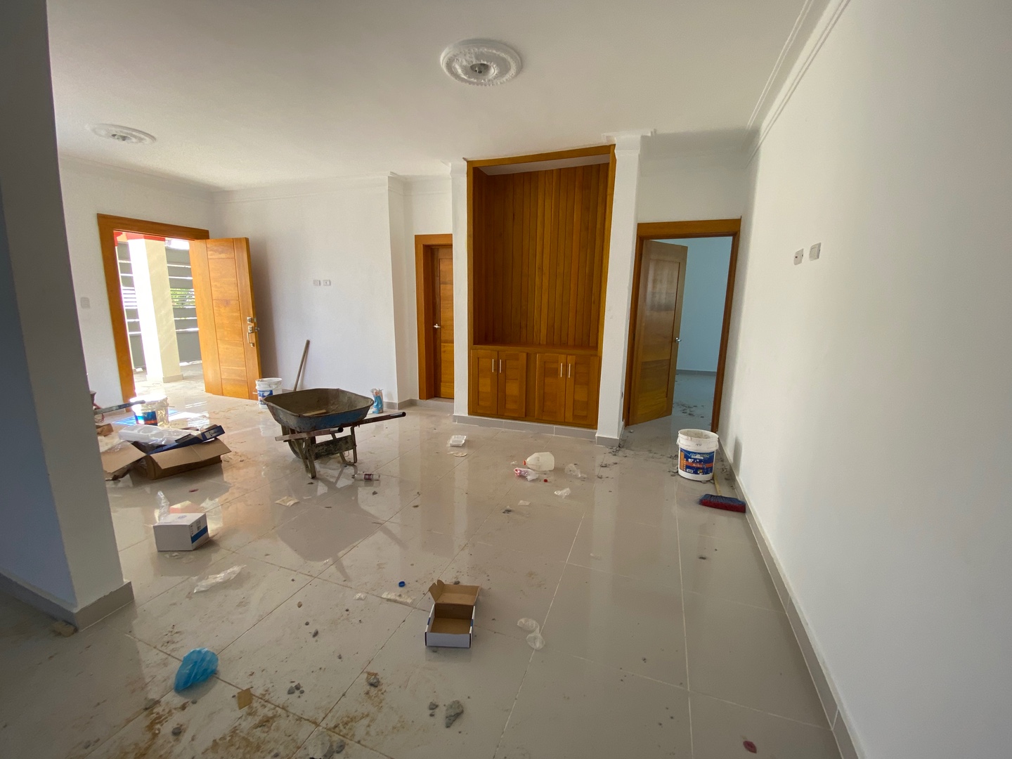casas - LEGANTE Y HERMOSA CASA NUEVA  EN VENTA  PROXIMO A AVENIDA HATUEY, SANTIAGO DE LO 2