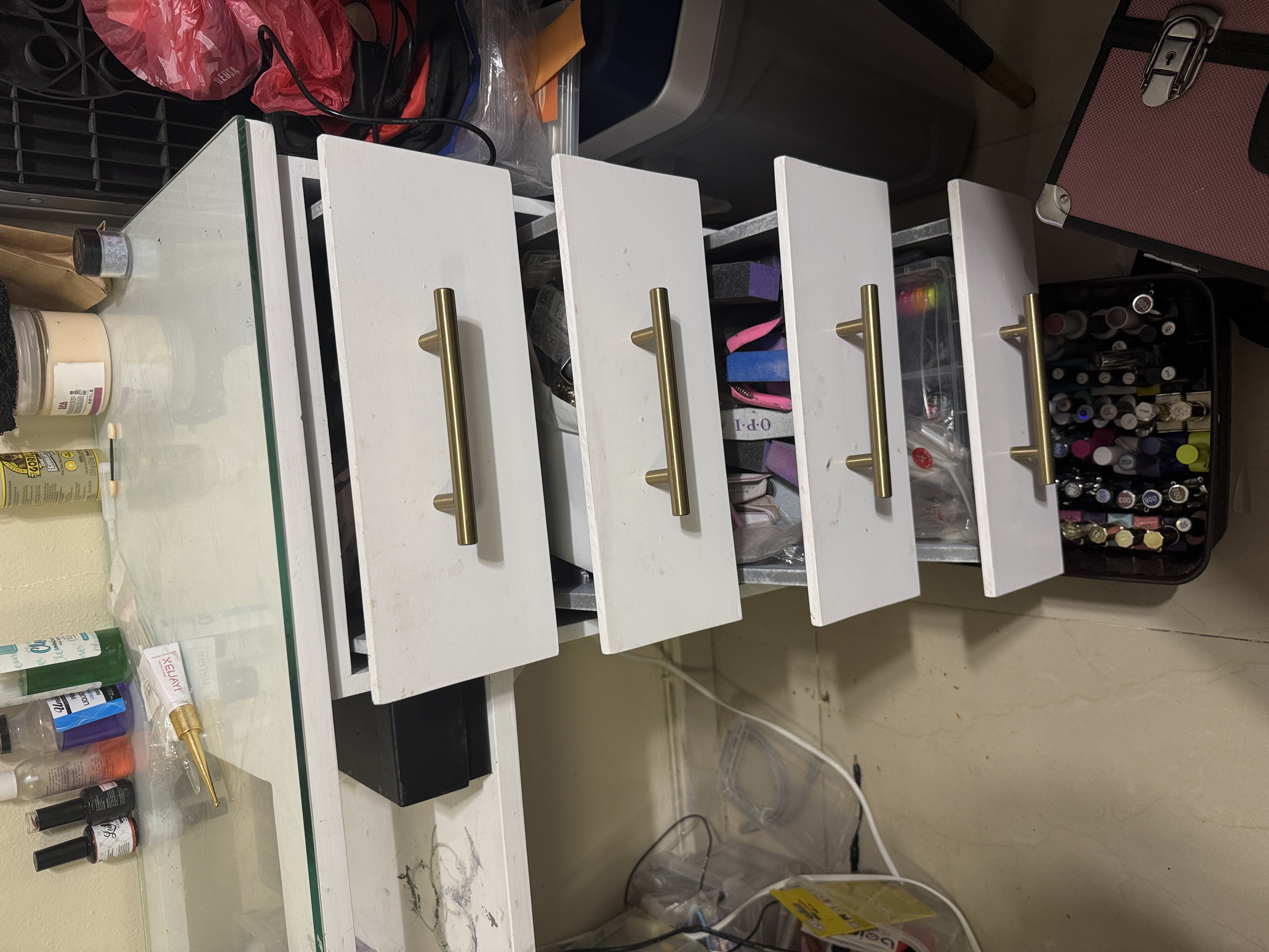 salud y belleza - mesa de uñas  2