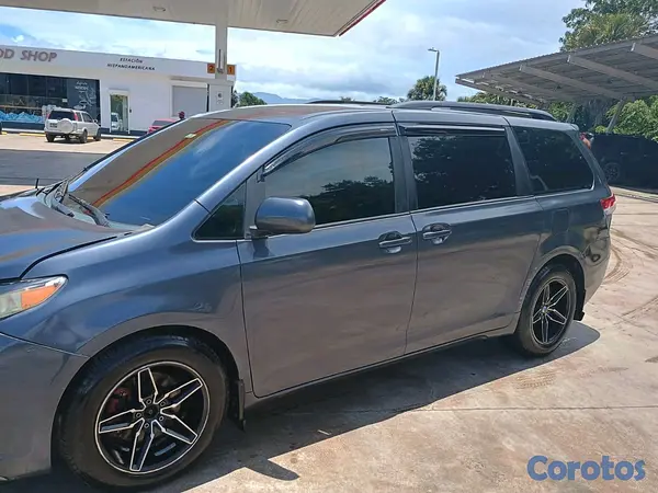 jeepetas y camionetas - 2014 Toyota Sienna 5
