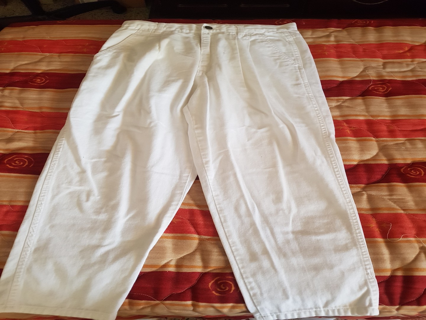 Pantalón blanco, diseño exclusivo de Bill Blass, tela estilo jeans 2