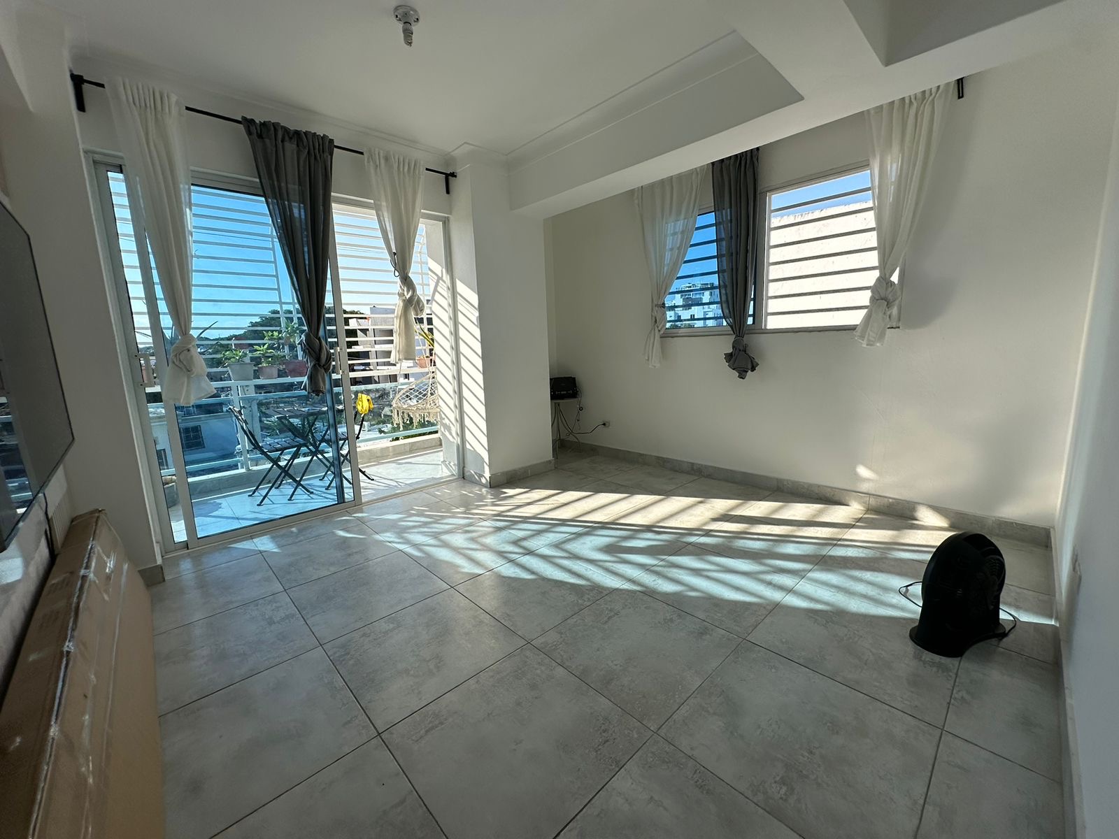 apartamentos - Vendo independencia klm 9 tercer nivel , precio RD