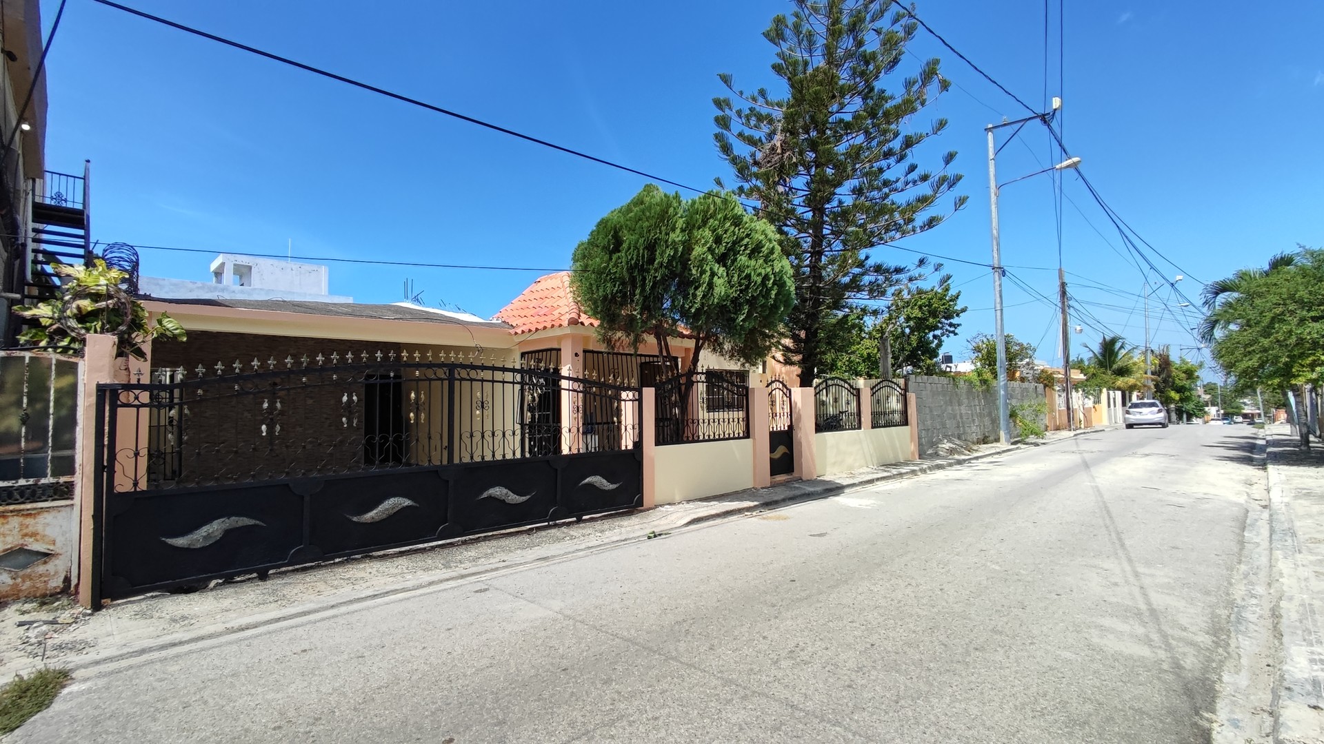 casas - SE RENTA Amplia CASA Con 4 Habitaciones en Juan Pablo Duarte  1