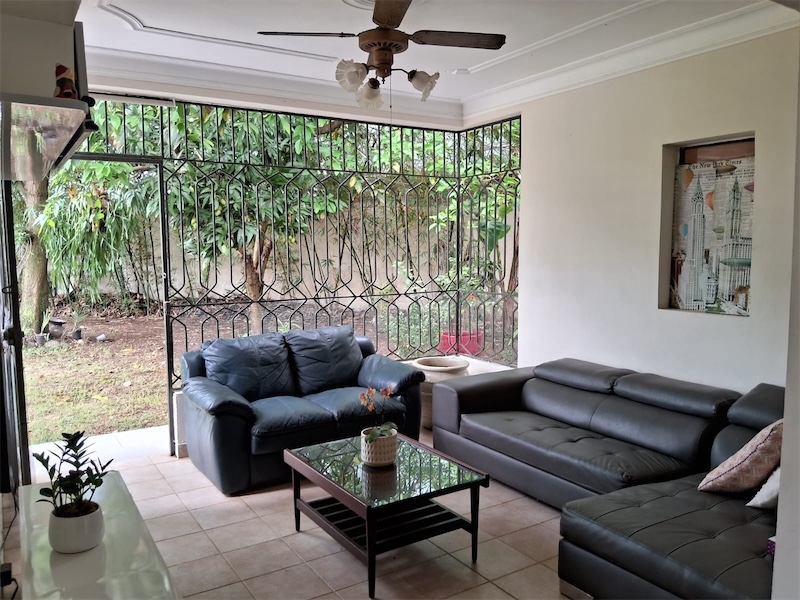 casas - Amplia y hermosa Casa de dos Niveles próximo a Carretera Duarte y Don Lindo. 9