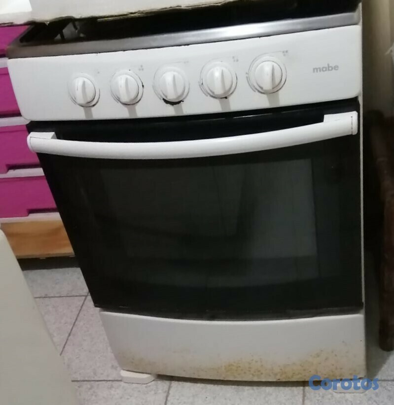electrodomesticos - Vendo Estufa MABE BLANCA y EXTRACTOR  1