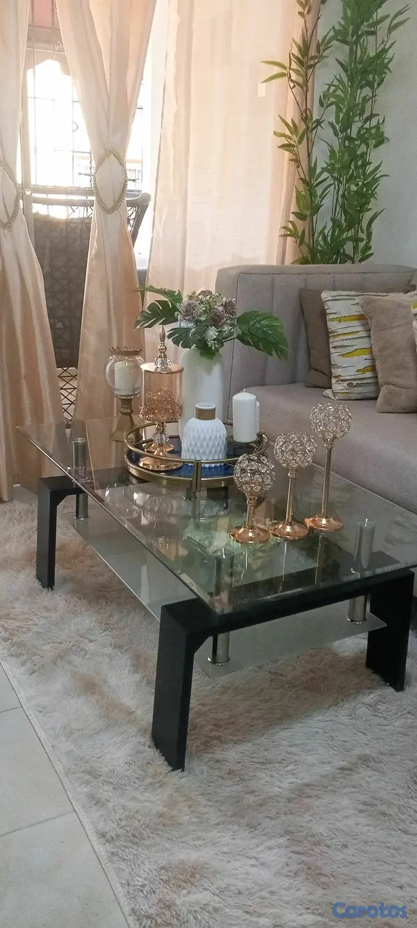 muebles y colchones - Mesa de centro en excelente condiciones. Tope de cristal  2