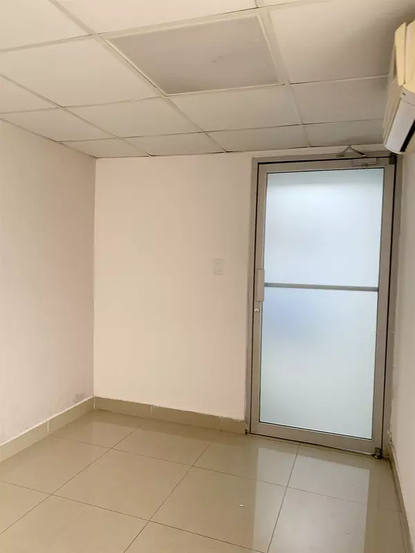 oficinas y locales comerciales - Local amplio en zona céntrica y comercial 9