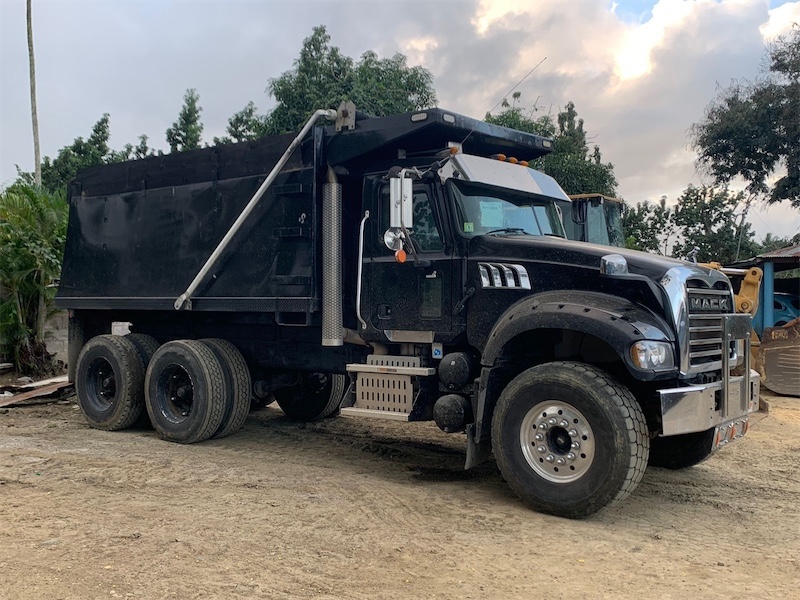 camiones y vehiculos pesados - Mack Granite volteó 