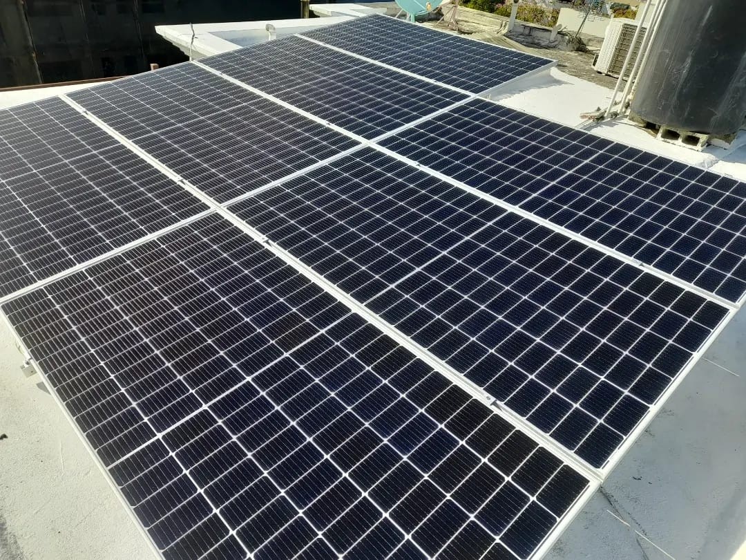 plantas e inversores - Instalación de paneles solares