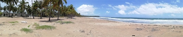 solares y terrenos - Vendo 11 tarea de tierra de playa en nagua tiene
10 cabaña para remodelar  4