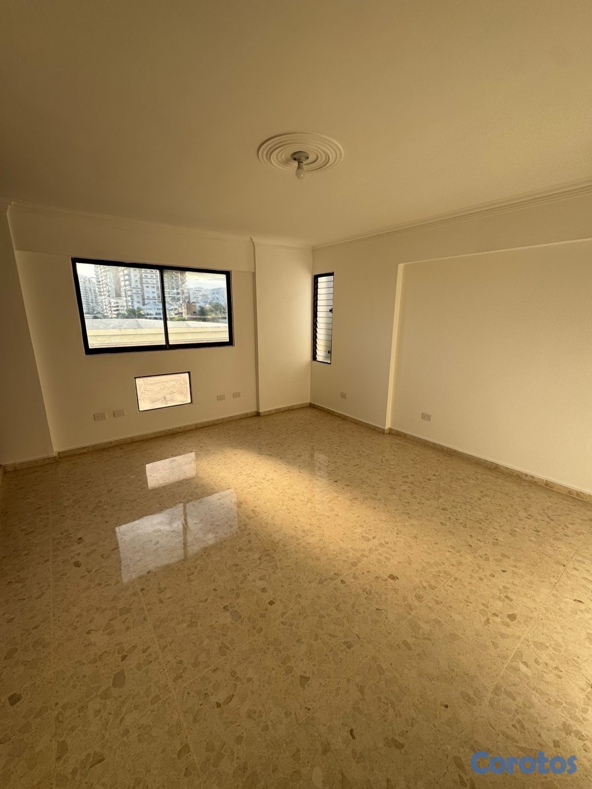 apartamentos - alquiló piso los cacicazgos tres ha con su baños dos parqueos tech balcón estar  2