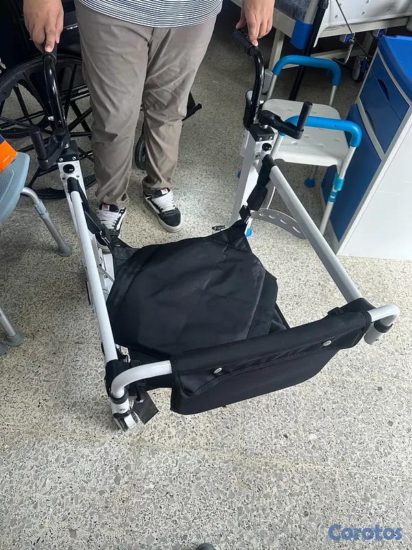 Salud y Equipamiento Médico - silla de transferencia Manual 200 libra aguanta  2